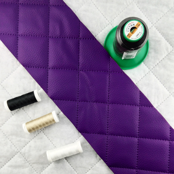 Simili cuir matelassé 5X5 cm, 540 g/m², largeur 145 cm, violet