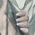 Tissu filet mesh gris clair au mètre, maille fine 2 × 2 mm, 60 g/m², largeur 150 cm