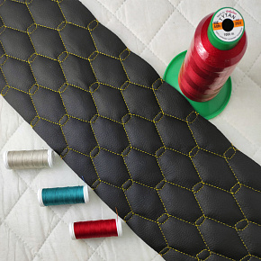 Simili cuir matelassé GEO, 540 g/m², largeur 145 cm, noir avec fil jaune